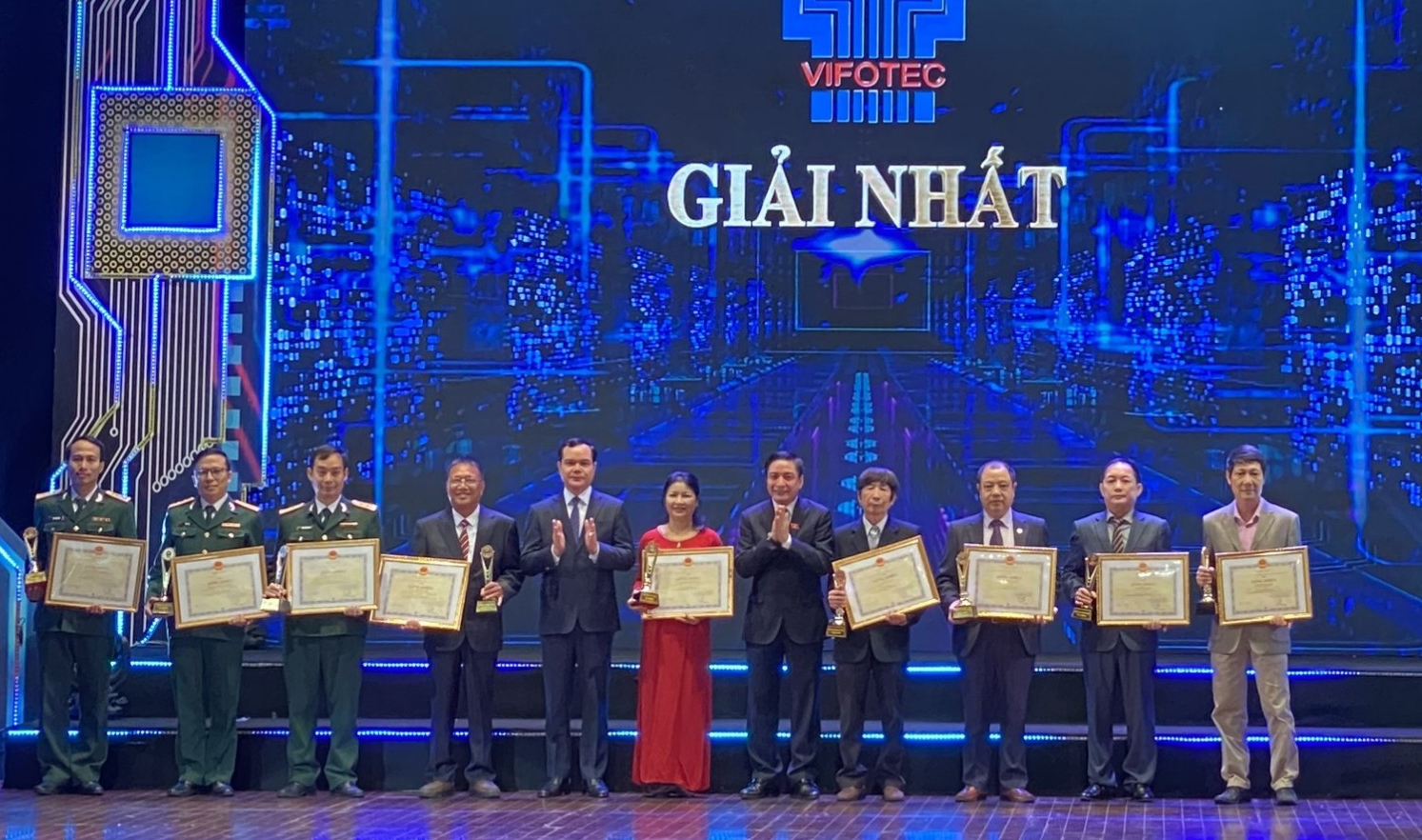 BIENDONG POC và Viện DKVN cùng đạt giải Nhất Vifotec 2022