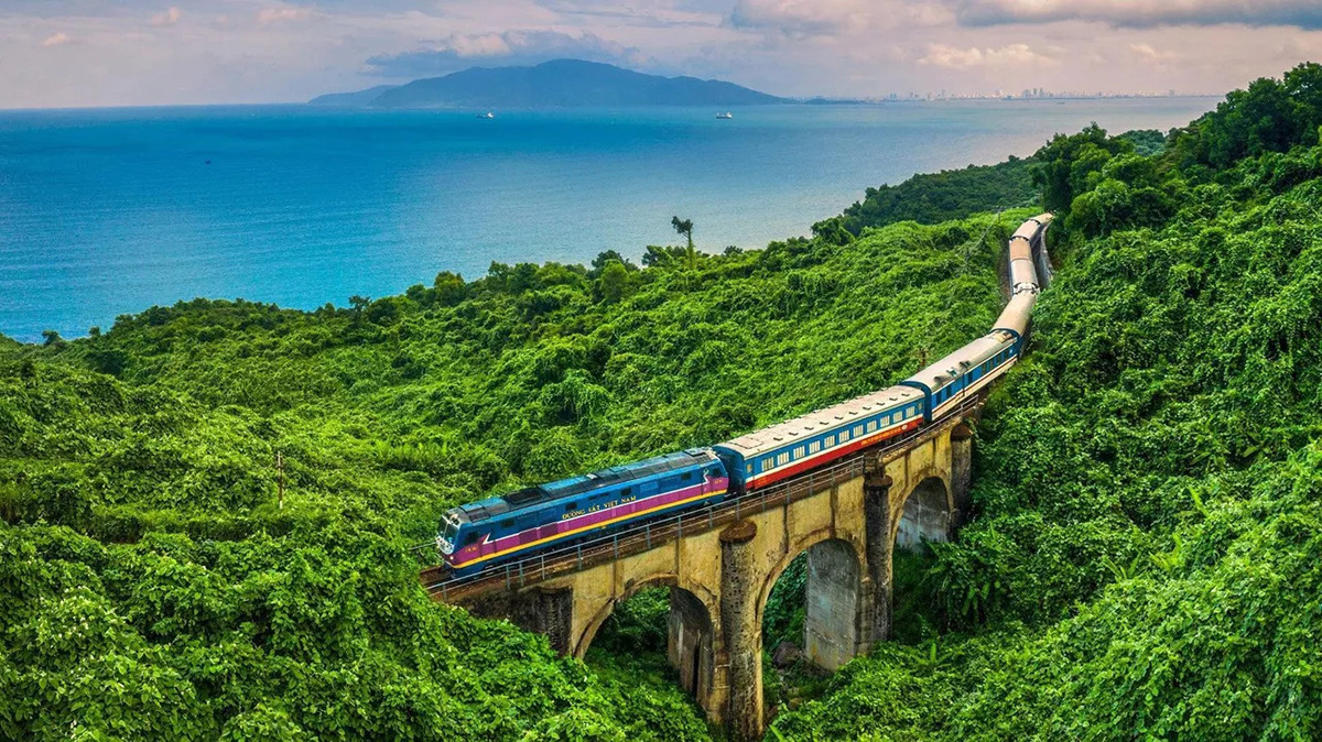 Lonely Planet: Việt Nam lọt top 9 hành trình du lịch bằng tàu ngoạn mục nhất thế giới Lonely Planet: Việt Nam lọt top 9 hành trình du lịch bằng tàu ngoạn mục nhất thế giới