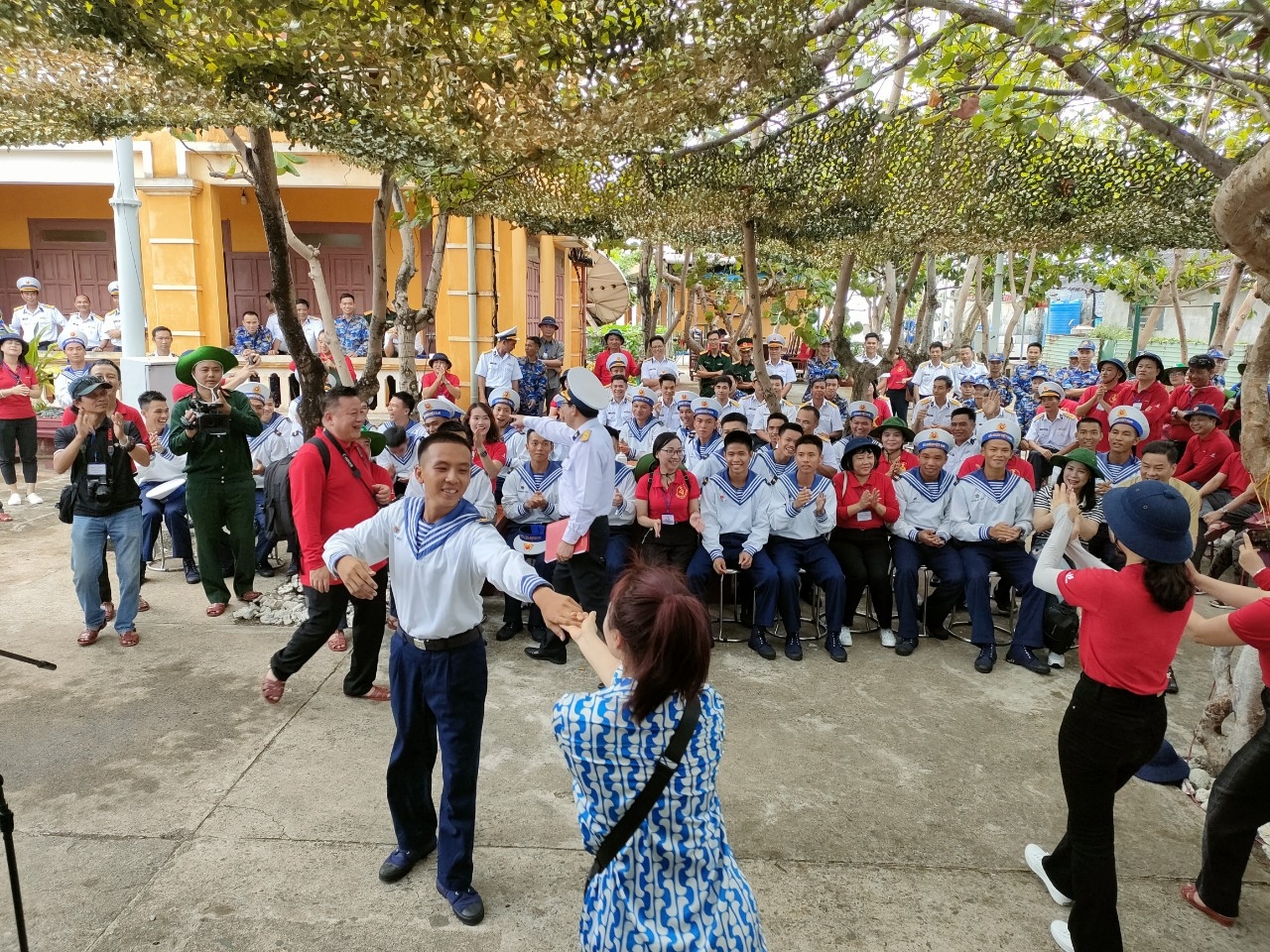 Tiếng hát lời ca vang xa biển đảo Tiếng hát lời ca vang xa biển đảo