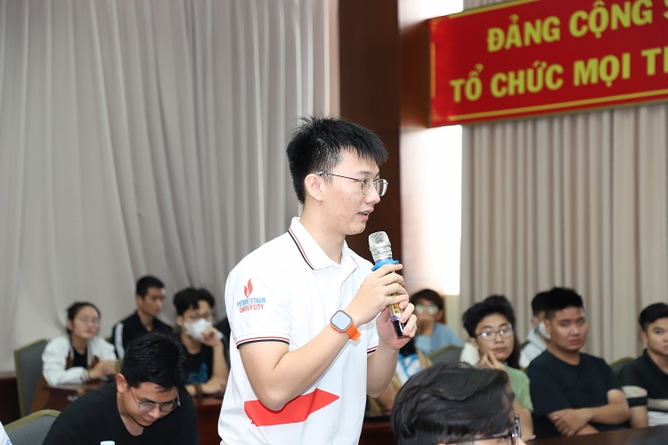 PVU tổ chức nói chuyện về vai trò, vị trí của kỹ sư công nghệ lọc - hóa dầu