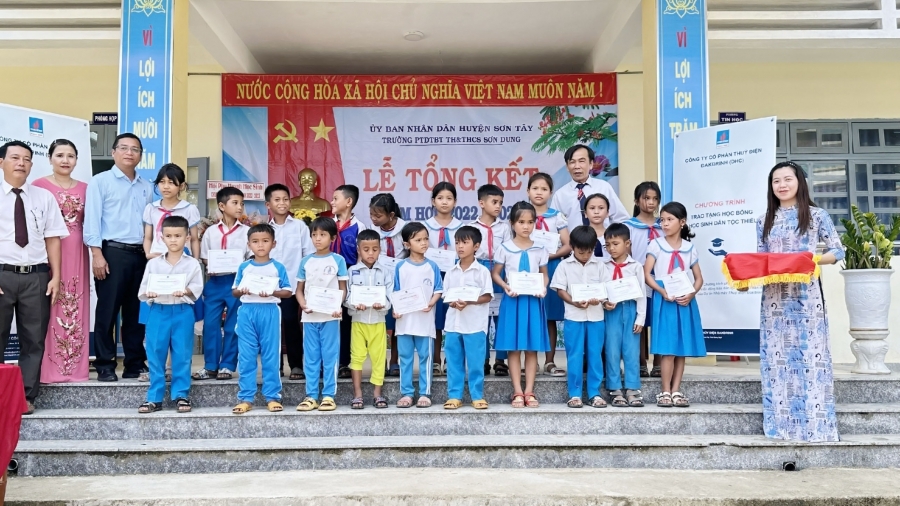 Thuỷ điện Đakđrinh trao 180 suất học bổng cho các trường tại huyện Sơn Tây (Quảng Ngãi) Thuỷ điện Đakđrinh trao 180 suất học bổng cho các trường tại huyện Sơn Tây (Quảng Ngãi)