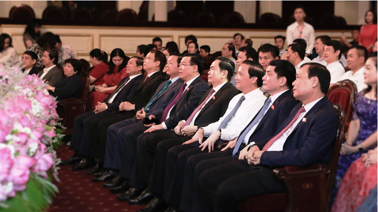 “Vinh quang Tổ quốc Việt Nam” - Khát vọng thi đua xây dựng đất nước hùng cường