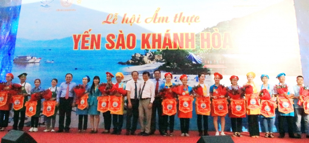 42 món ăn chế biến từ yến sào trong lễ hội ẩm thực 42 món ăn chế biến từ yến sào trong lễ hội ẩm thực