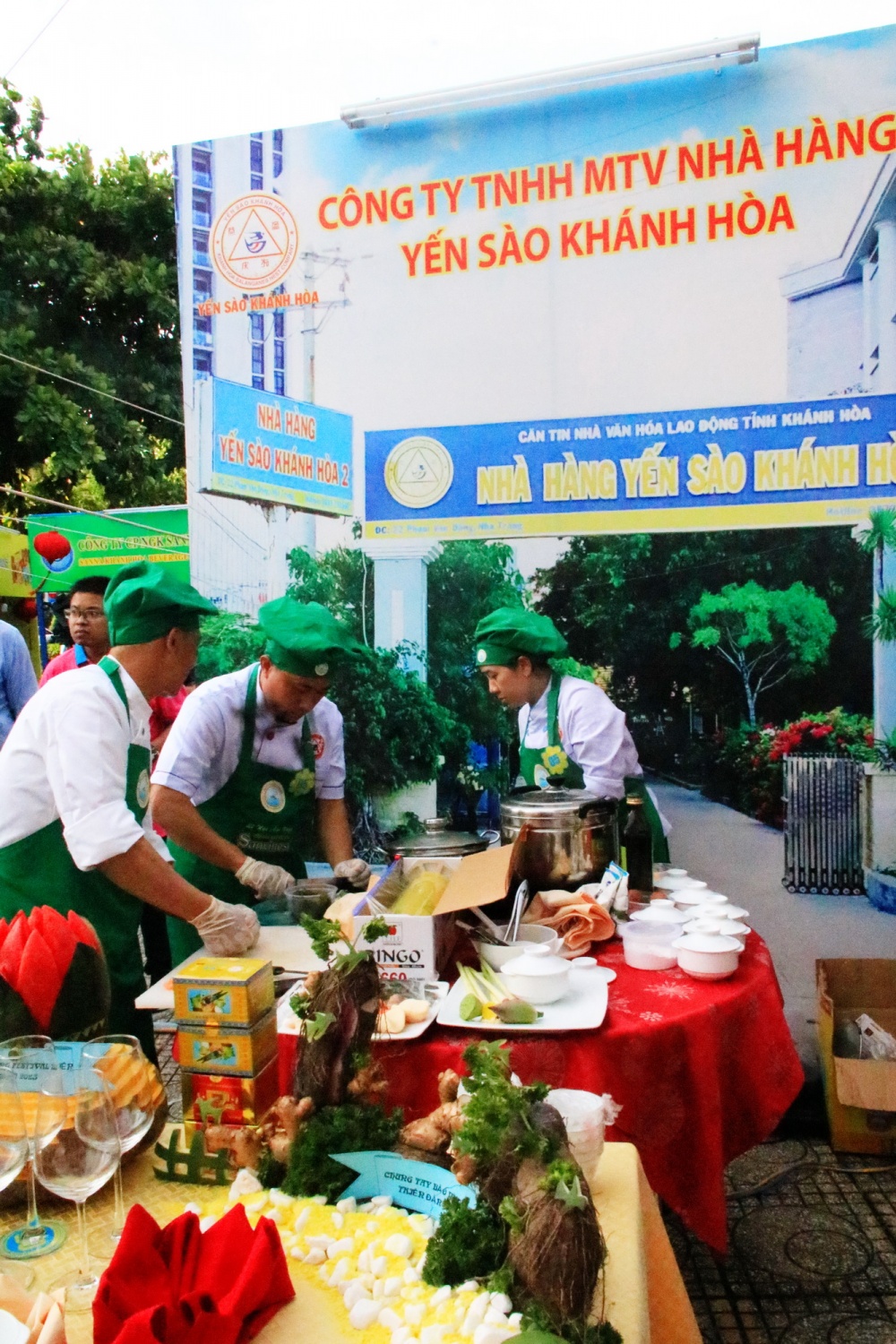 42 món ăn chế biến từ yến sào trong lễ hội ẩm thực 42 món ăn chế biến từ yến sào trong lễ hội ẩm thực