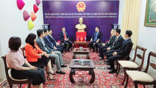 Đoàn công tác của Petrovietnam và PVEP thăm, làm việc tại Venezuela