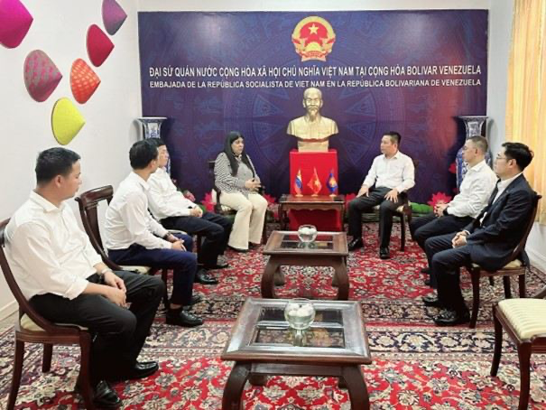 Đoàn công tác của Petrovietnam và PVEP thăm, làm việc tại Venezuela