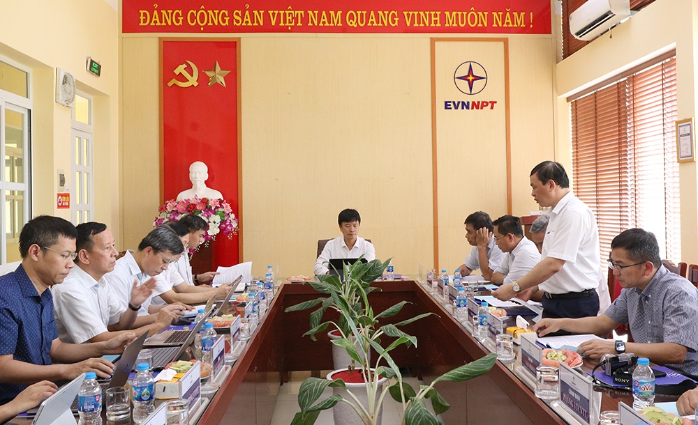 Đảm bảo truyền tải điện an toàn, ổn định mùa nắng nóng ở những “điểm nút” khu vực phía Bắc Đảm bảo truyền tải điện an toàn, ổn định mùa nắng nóng ở những “điểm nút” khu vực phía Bắc