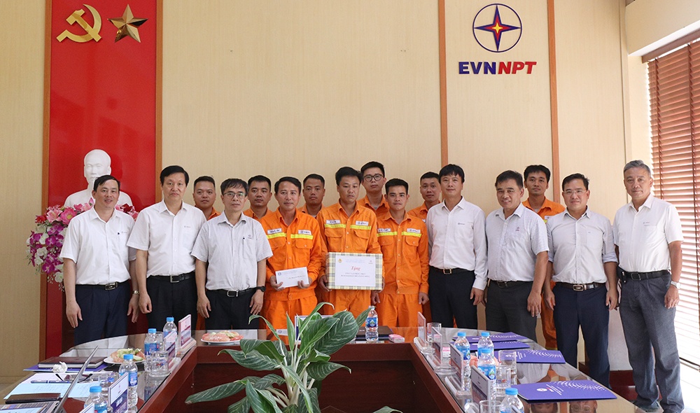 Đảm bảo truyền tải điện an toàn, ổn định mùa nắng nóng ở những “điểm nút” khu vực phía Bắc Đảm bảo truyền tải điện an toàn, ổn định mùa nắng nóng ở những “điểm nút” khu vực phía Bắc