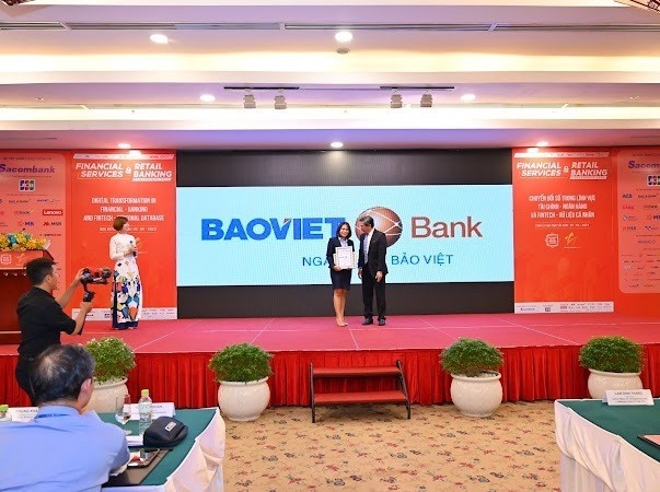 Tin ngân hàng ngày 9/6: Ngăn chặn giả mạo giấy tờ tùy thân khi giao dịch ngân hàng Tin ngân hàng ngày 9/6: Ngăn chặn giả mạo giấy tờ tùy thân khi giao dịch ngân hàng