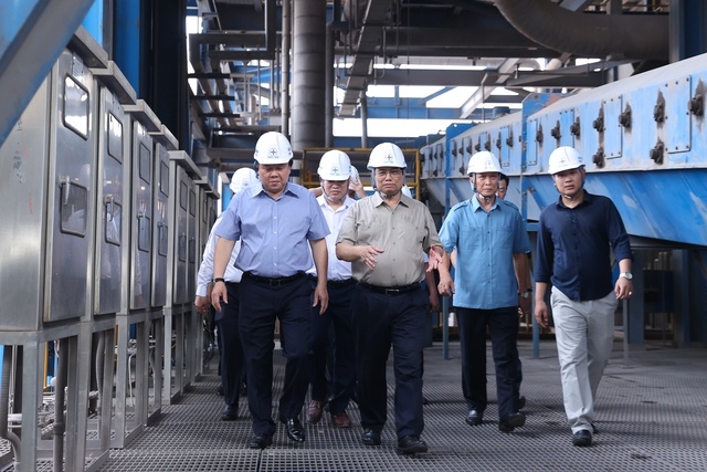 Thủ tướng kiểm tra tình hình sản xuất, cung ứng điện, than tại Quảng Ninh Thủ tướng kiểm tra tình hình sản xuất, cung ứng điện, than tại Quảng Ninh