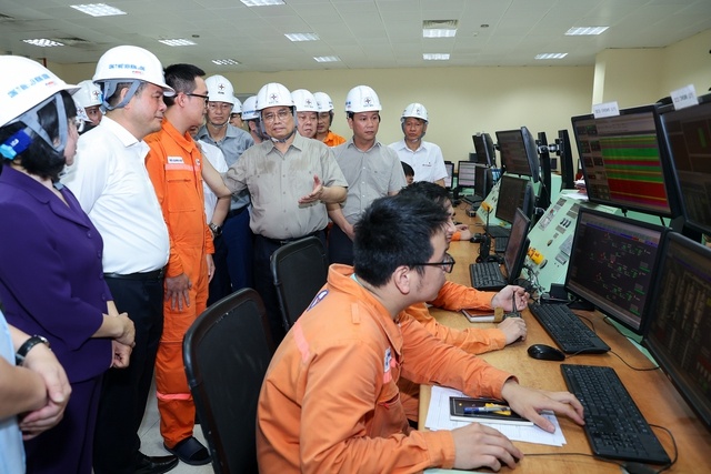 Thủ tướng kiểm tra tình hình sản xuất, cung ứng điện, than tại Quảng Ninh Thủ tướng kiểm tra tình hình sản xuất, cung ứng điện, than tại Quảng Ninh