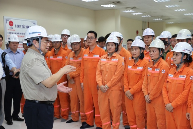 Thủ tướng kiểm tra tình hình sản xuất, cung ứng điện, than tại Quảng Ninh Thủ tướng kiểm tra tình hình sản xuất, cung ứng điện, than tại Quảng Ninh