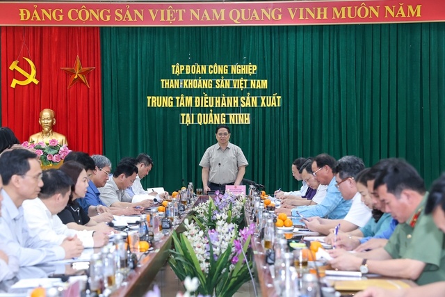 Thủ tướng kiểm tra tình hình sản xuất, cung ứng điện, than tại Quảng Ninh Thủ tướng kiểm tra tình hình sản xuất, cung ứng điện, than tại Quảng Ninh