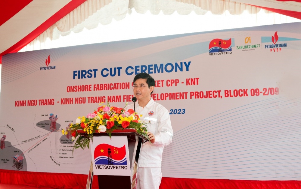 Ông Trần Quốc Thắng – Phó TGĐ Vietsovpetro phát biểu trong Lễ khởi công