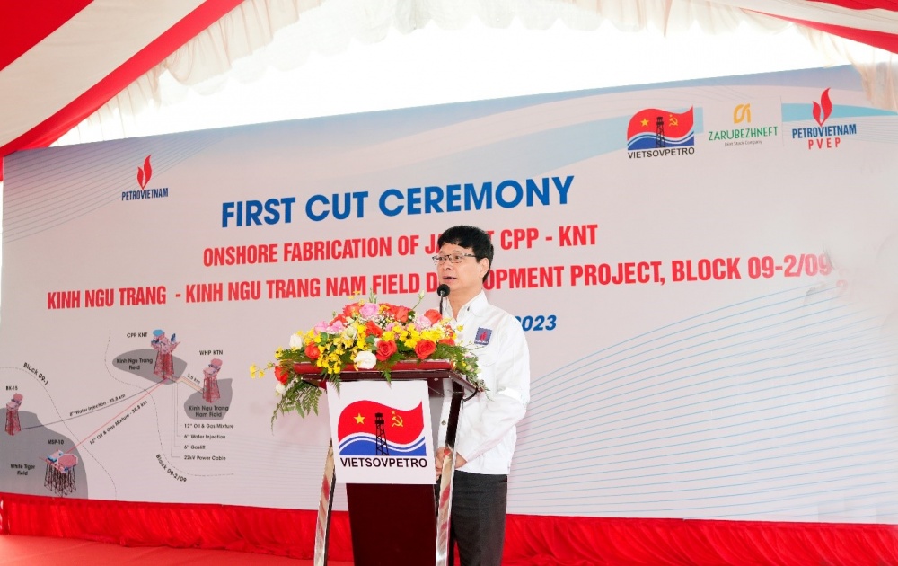 Ông Luyện Công Chiến – Phó ban Khai thác, chủ tịch UBQL Lô 09-2/09 phát biểu chỉ đạo trong sự kiện