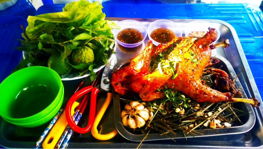 Về Tri Tôn - An Giang thưởng thức hương vị gà đốt Ô Thum Về Tri Tôn - An Giang thưởng thức hương vị gà đốt Ô Thum