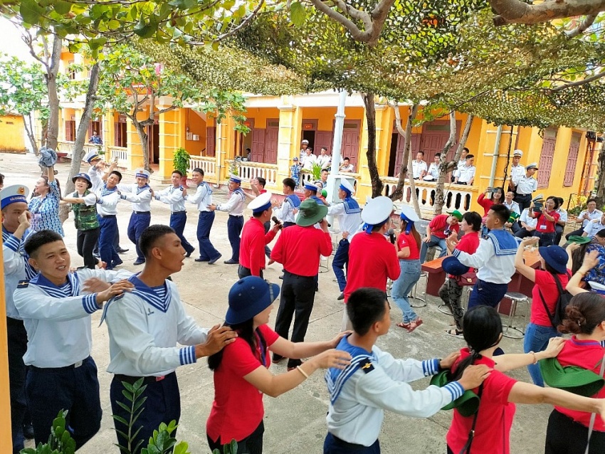 Chuyện tác nghiệp ở “vùng biển bão tố”