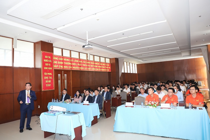 PVU tổ chức nói chuyện chuyên đề với chủ đề “Dầu khí trong kỷ nguyên 4.0”