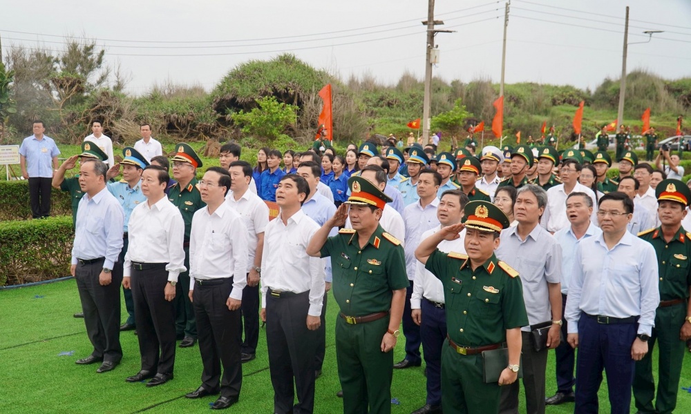 Petrovietnam trao tặng hệ thống trang thiết bị trị giá 3 tỷ đồng cho Trung tâm y tế huyện đảo Phú Quý, Bình Thuận