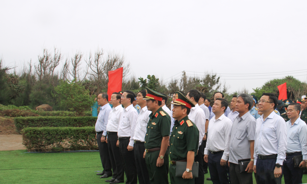 Petrovietnam trao tặng hệ thống trang thiết bị trị giá 3 tỷ đồng cho Trung tâm y tế huyện đảo Phú Quý, Bình Thuận