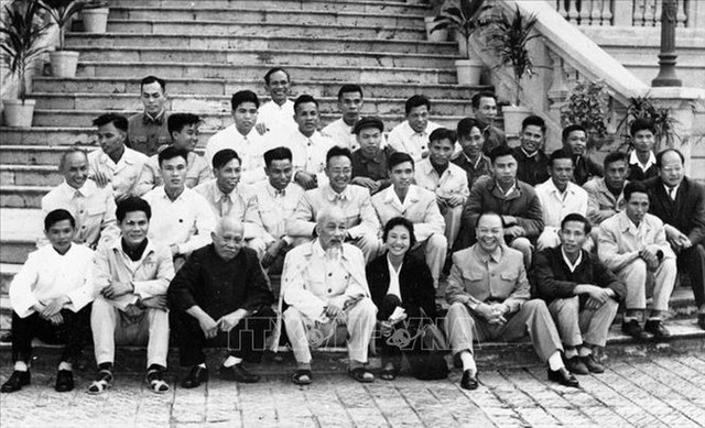 Những cống hiến vô giá của lãnh tụ Nguyễn Ái Quốc - Hồ Chí Minh với Báo chí cách mạng Việt Nam Những cống hiến vô giá của lãnh tụ Nguyễn Ái Quốc - Hồ Chí Minh với Báo chí cách mạng Việt Nam