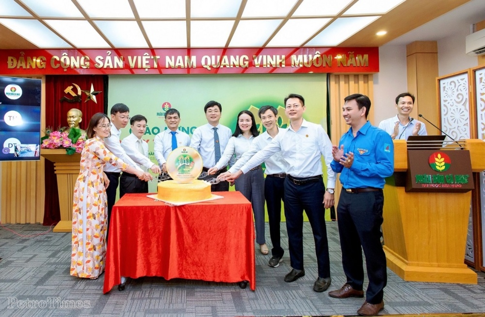 Một điển hình về vai trò lãnh đạo của cấp uỷ Đảng trong doanh nghiệp nhà nước Một điển hình về vai trò lãnh đạo của cấp uỷ Đảng trong doanh nghiệp nhà nước
