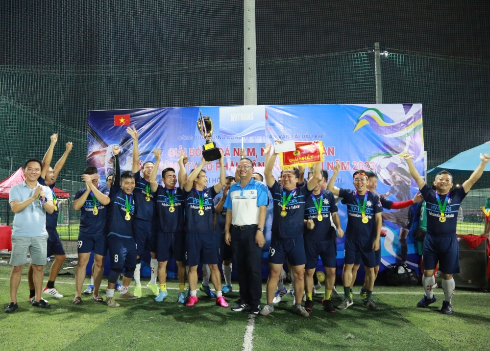 Trao cup bóng đá nam Trao cup bóng đá nam