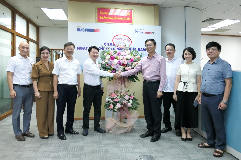 Lãnh đạo Tập đoàn Dầu khí Việt Nam chúc mừng Tạp chí Năng lượng Mới - PetroTimes