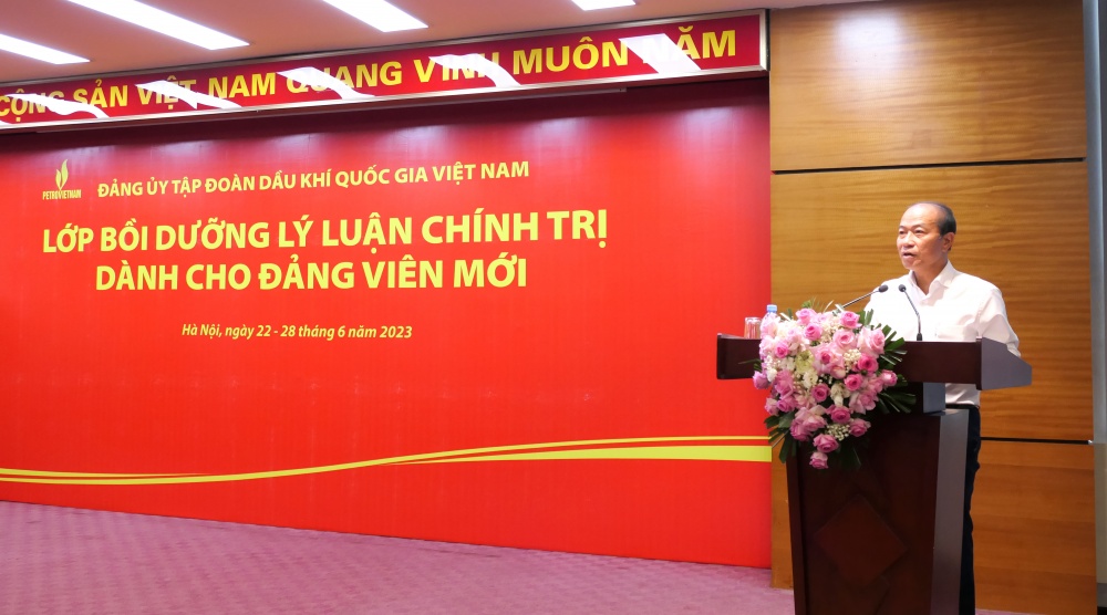 Khai giảng lớp Bồi dưỡng lý luận chính trị dành cho đảng viên mới năm 2023