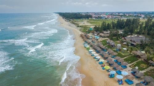 Những bãi biển hoang sơ hấp dẫn du khách ở xứ Quảng Những bãi biển hoang sơ hấp dẫn du khách ở xứ Quảng