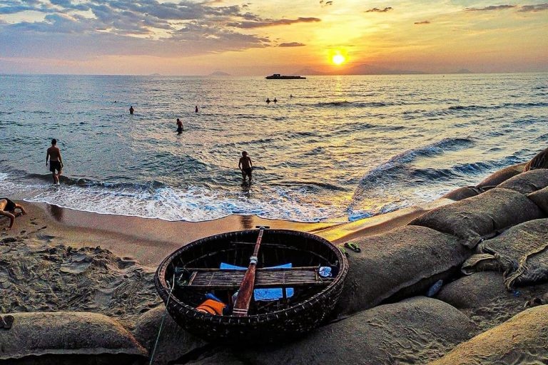 Những bãi biển hoang sơ hấp dẫn du khách ở xứ Quảng Những bãi biển hoang sơ hấp dẫn du khách ở xứ Quảng