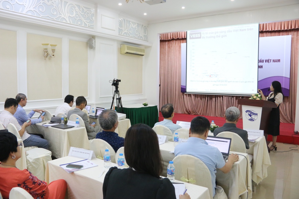 Thị trường xăng dầu Việt Nam và sự ảnh hưởng đến phúc lợi hộ gia đình