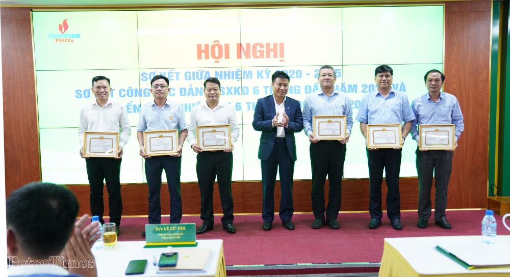 Đảng ủy PVFCCo sơ kết giữa nhiệm kỳ 2020-2025: Đạt nhiều kết quả nổi bật, đóng góp quan trọng vào thành công chung của Tập đoàn Đảng ủy PVFCCo sơ kết giữa nhiệm kỳ 2020-2025: Đạt nhiều kết quả nổi bật, đóng góp quan trọng vào thành công chung của Tập đoàn