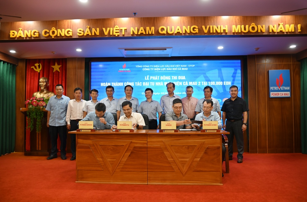 Đại diện Chủ đầu tư (PV Power Ca Mau) và các Nhà thầu (Siemens, PVPS, TSC) ký cam kết giao ước thi đua hoàn thành công tác đại tu Nhà máy điện Cà Mau 2 tại 100.000EOH. Đại diện Chủ đầu tư (PV Power Ca Mau) và các Nhà thầu (Siemens, PVPS, TSC) ký cam kết giao ước thi đua hoàn thành công tác đại tu Nhà máy điện Cà Mau 2 tại 100.000EOH.