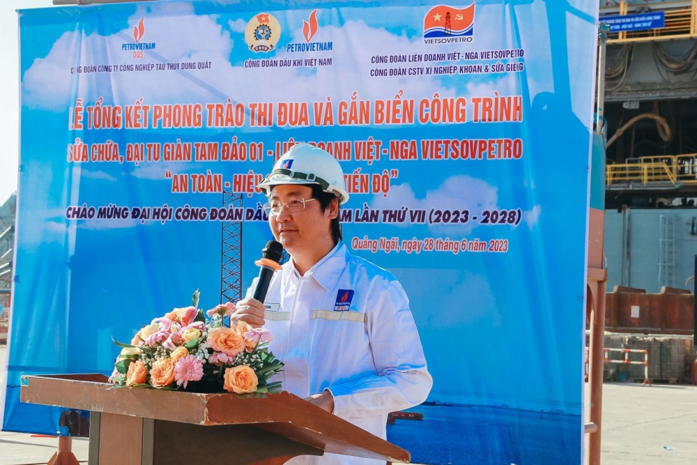 Công đoàn DQS tổng kết phong trào thi đua và gắn biển công trình trên giàn Tam Đảo 01 Công đoàn DQS tổng kết phong trào thi đua và gắn biển công trình trên giàn Tam Đảo 01