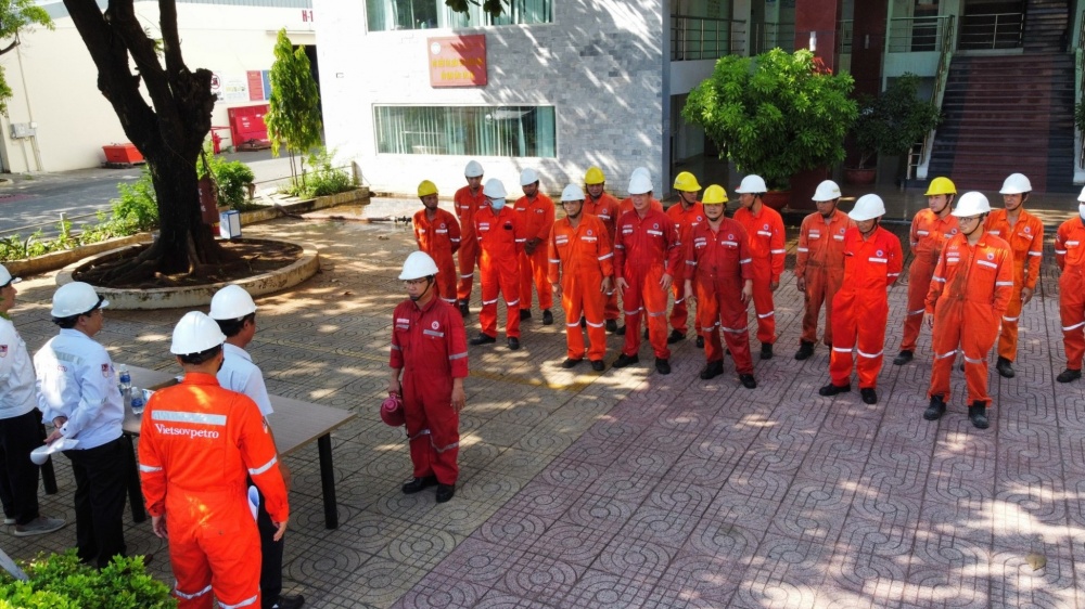 Tập huấn chữa cháy và cứu hộ cứu nạn tại Cảng biển Vietsovpetro