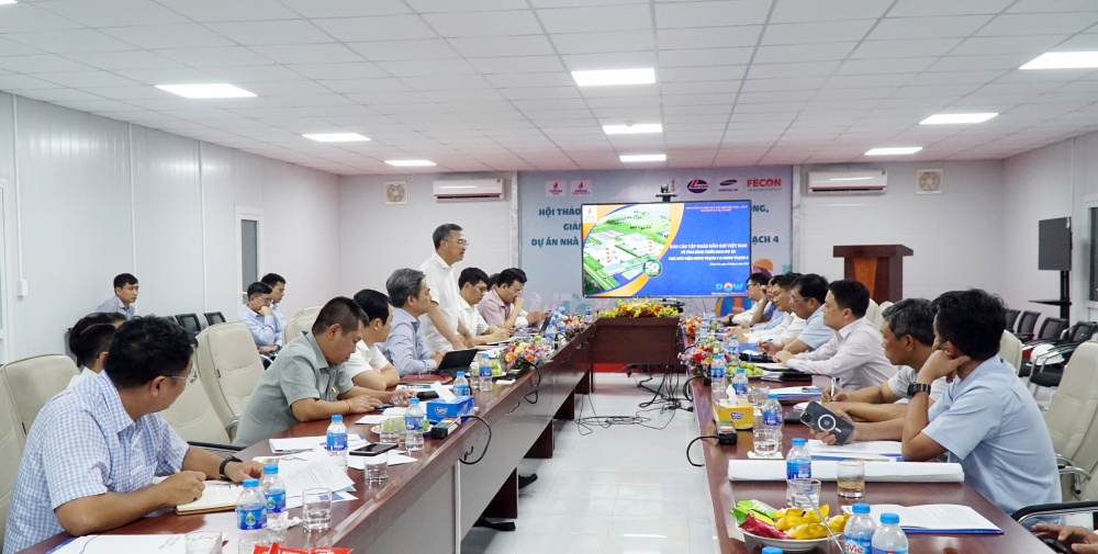 Làm việc tại Văn phòng Ban Quản lý Dự án Điện