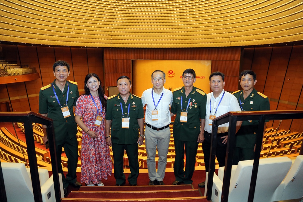 Công đoàn PVI thăm Tòa nhà Quốc hội Việt Nam
