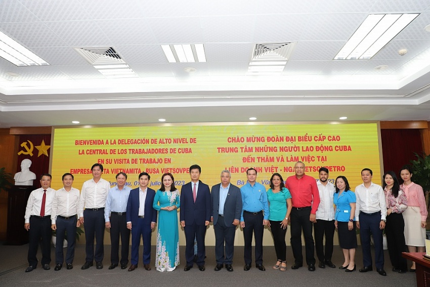 Đoàn đại biểu cấp cao Trung tâm Những người lao động Cuba thăm và làm việc với Vietsovpetro