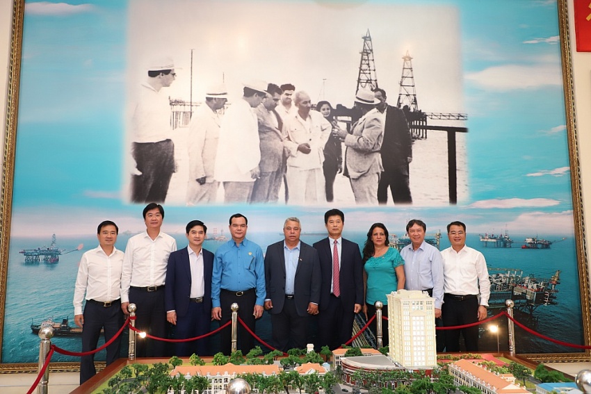 Đoàn đại biểu cấp cao Trung tâm Những người lao động Cuba thăm và làm việc với Vietsovpetro