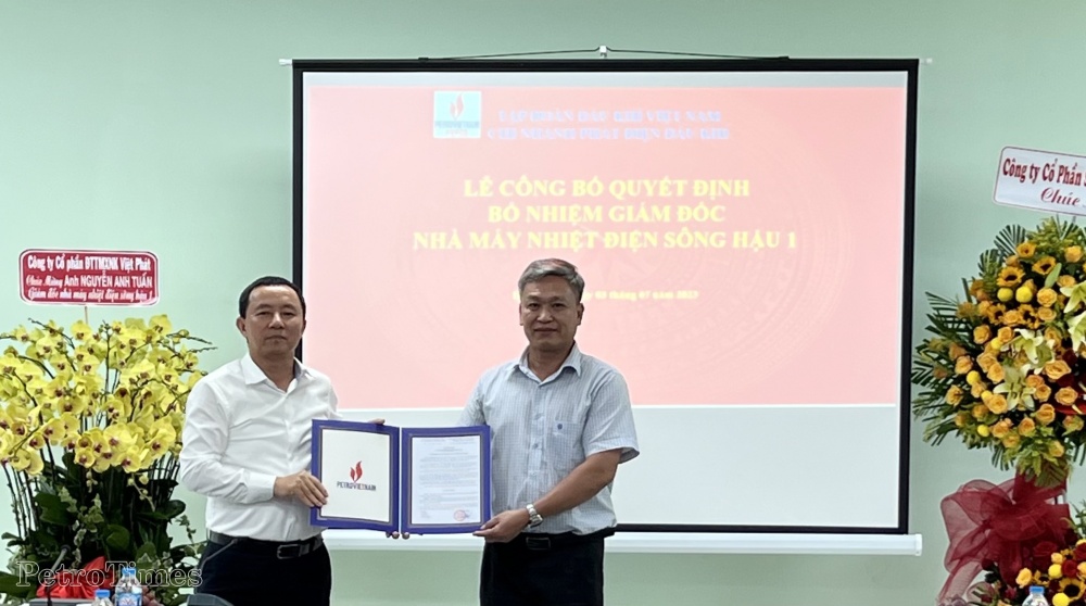 Công bố quyết định bổ nhiệm Giám đốc NMNĐ Sông Hậu 1 Công bố quyết định bổ nhiệm Giám đốc NMNĐ Sông Hậu 1