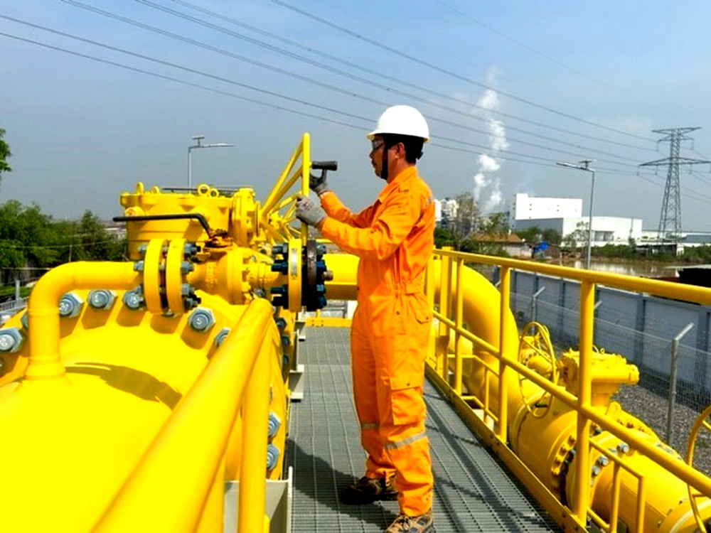 ằm trong kế hoạch chạy thử Chuỗi dự án LNG Thị Vải, ngày 27/6/2023, Tổng công ty Khí Việt Nam - PV GAS đã thực hiện thành công việc đưa dòng khí đầu tiên vào đường ống dẫn khí Thị Vải – Phú Mỹ tại trạm van Hội Bài, Thị xã Phú Mỹ, tỉnh Bà Rịa – Vũng Tàu. Đây là đường ống kết nối Kho cảng LNG Thị Vải với hệ thống đường ống dẫn khí hiện hữu của PV GAS, hiện đang cung cấp khí cho các nhà máy điện, đạm và hộ tiêu thụ khí công nghiệp tại khu vực Phú Mỹ (tỉnh Bà Rịa – Vũng Tàu), Nhơn Trạch (tỉnh Đồng Nai) và Hiệp Phước (Tp. HCM).    