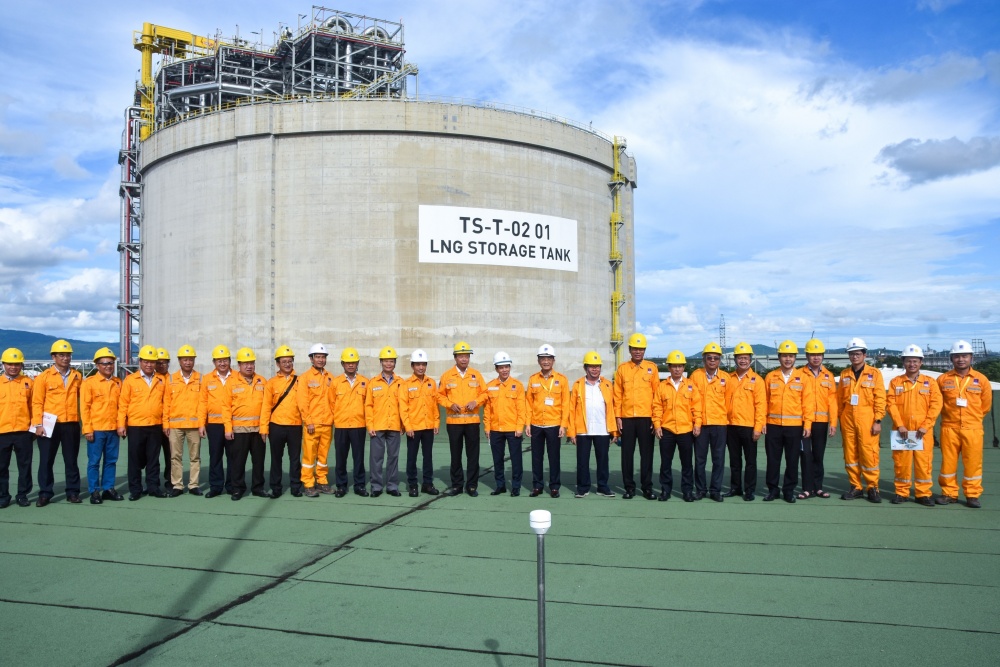 lãnh đạo tỉnh Bà Rịa - Vũng Tàu đã thị sát kho cảng cùng đoàn công tác liên ngành, đảm bảo an toàn đón chuyến tàu LNG lịch sử của ngành năng lượng Việt Nam. lãnh đạo tỉnh Bà Rịa - Vũng Tàu đã thị sát kho cảng cùng đoàn công tác liên ngành, đảm bảo an toàn đón chuyến tàu LNG lịch sử của ngành năng lượng Việt Nam.
