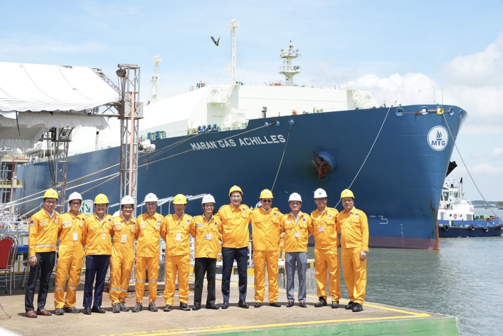Hăng say lao động, miệt mài cống hiến để vượt qua khó khăn, thực hiện chuỗi dự án LNG Thị Vải