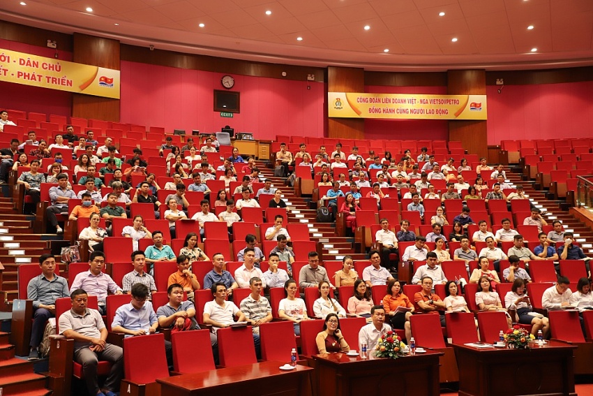 Khai giảng lớp bồi dưỡng nhận thức về Đảng năm 2023 khu vực TP Vũng Tàu Khai giảng lớp bồi dưỡng nhận thức về Đảng năm 2023 khu vực TP Vũng Tàu