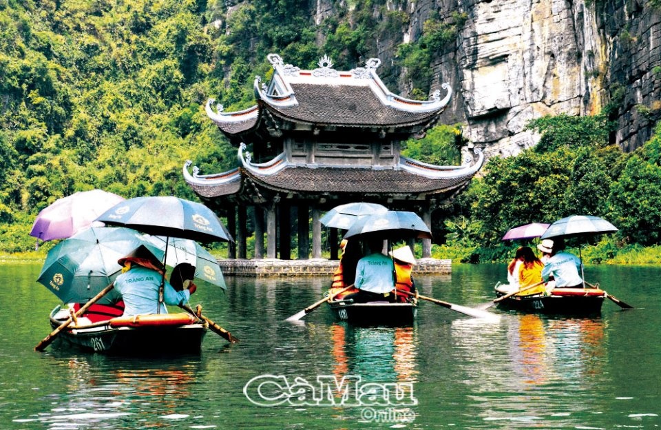 Khám phá Tràng An