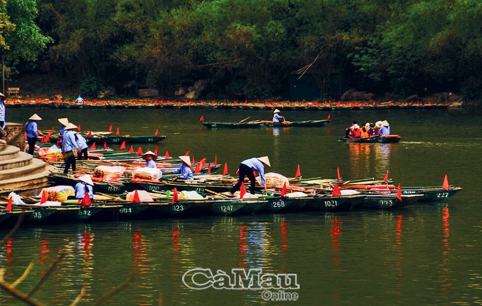 Khám phá Tràng An