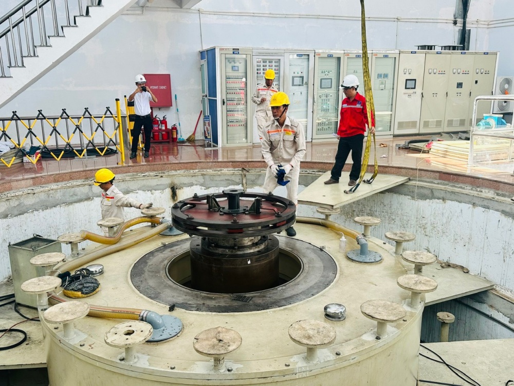 Tiếp sức CBCNV, NLĐ đang thực hiện công tác tiểu tu tổ máy H1 tại thủy điện Đakđrinh