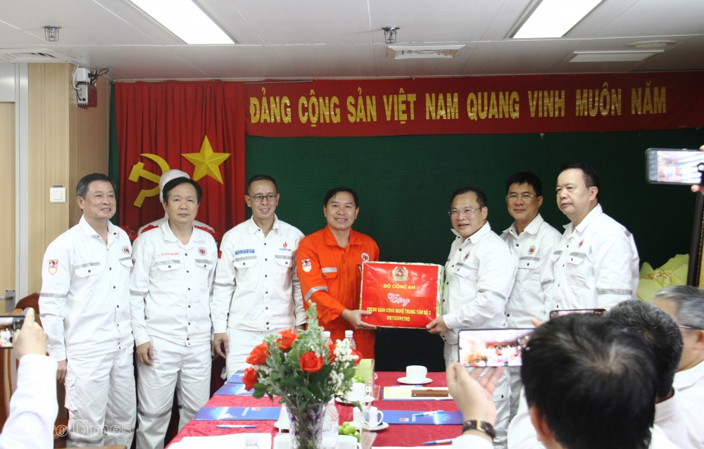 Đoàn công tác Bộ Công an: Petrovietnam/Vietsovpetro thực hiện nghiêm túc các quy định về PCCC và CNCH