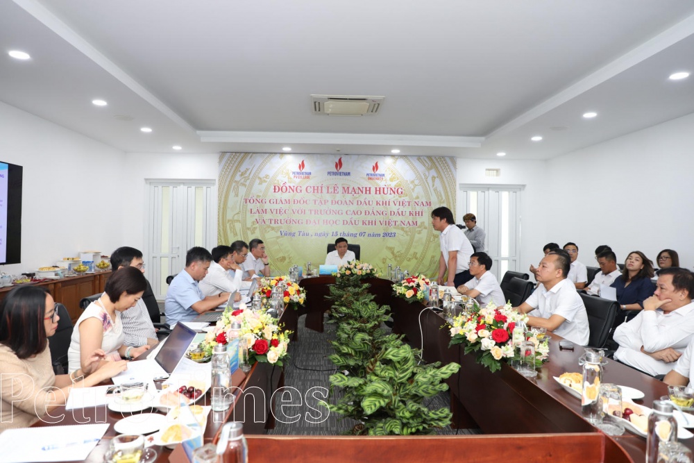 Tổng Giám đốc Petrovietnam Lê Mạnh Hùng làm việc với PVCollege: Điều chỉnh phạm vi đào tạo phù hợp với mục tiêu lớn của Tập đoàn Tổng Giám đốc Petrovietnam Lê Mạnh Hùng làm việc với PVCollege: Điều chỉnh phạm vi đào tạo phù hợp với mục tiêu lớn của Tập đoàn